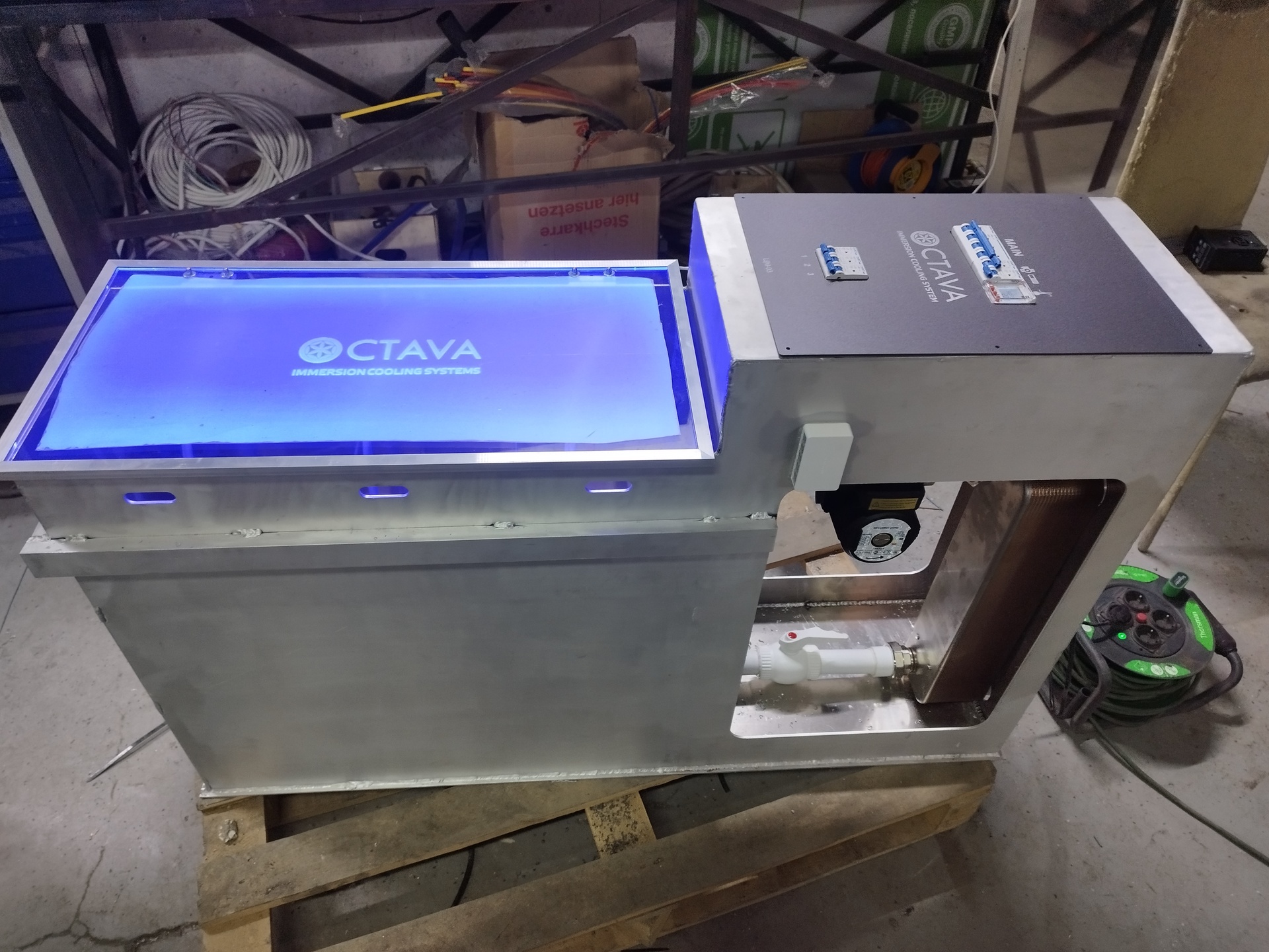 OCTAVA C3 Система иммерсионного охлаждения (Octava Coolant - 120л, Непрозрачный композит, 1 Теплообменник до 25кВт, Контроллер)